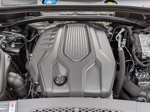 Certified 2026 Porsche Macan AWD/4WD image 35