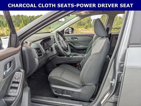 Used 2023 Nissan Rogue SV FWD image 3