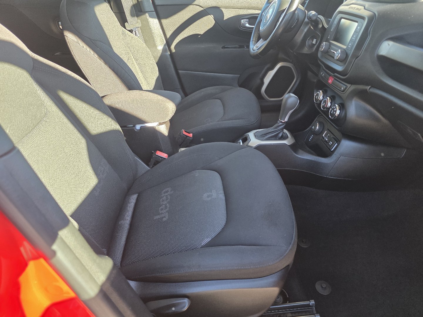 Used 2017 Jeep Renegade Latitude w/ Cold Weather Group AWD/4WD image 23