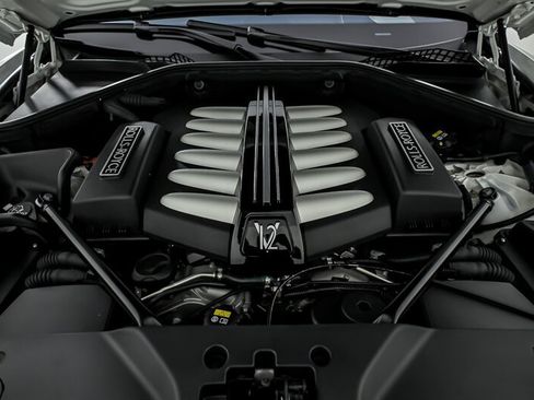Used 2016 Rolls-Royce Ghost RWD image 17