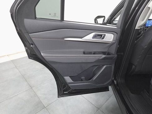 Certified 2025 Ford Explorer Active image 21