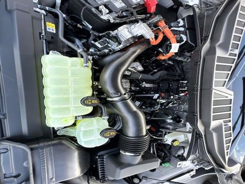 New 2025 Ford F150 Lariat w/ Equipment Group 501A Mid image 10