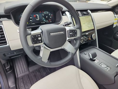 New 2026 Land Rover Discovery S image 15