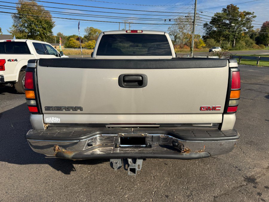 Used 2004 GMC Sierra 3500 SLE w/ Heavy-Duty Power Package AWD/4WD image 4