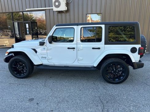 Used 2023 Jeep Wrangler Unlimited Sahara w/ Cold Weather Group image 9