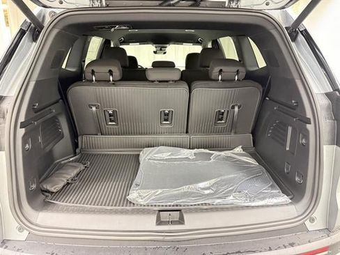 New 2026 GMC Acadia Elevation w/ LPO, Floor Liner Package AWD/4WD image 5