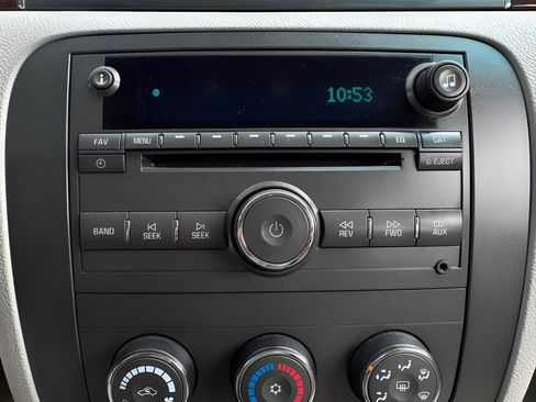 Used 2011 Buick Lucerne CX FWD image 28