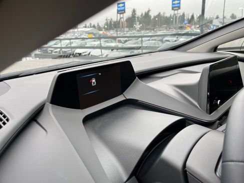 Used 2025 Toyota Prius LE image 34