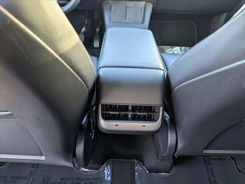 Used 2021 Tesla Model Y Long Range image 19