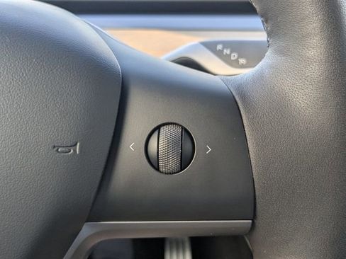 Used 2022 Tesla Model Y Performance image 26