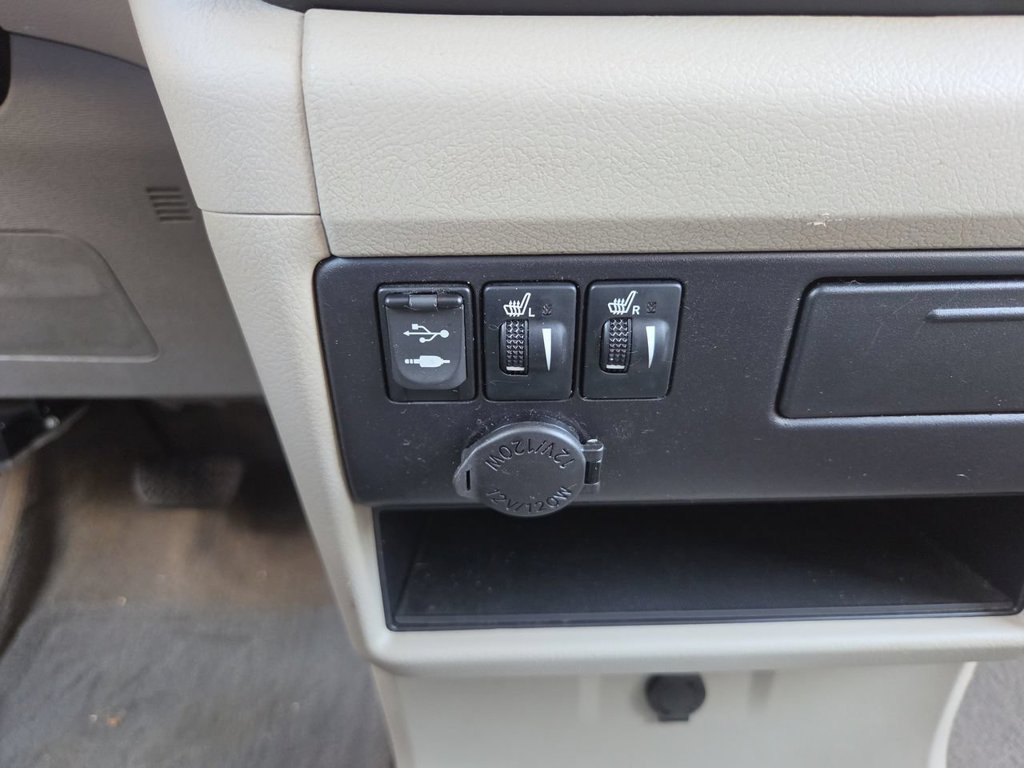Used 2015 Toyota Sienna XLE FWD image 22