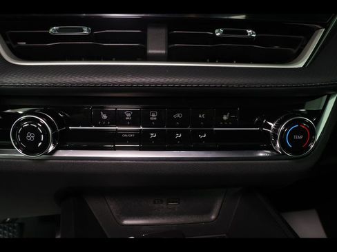New 2026 Chevrolet Equinox LT w/ Safety and Technology Package AWD/4WD image 21