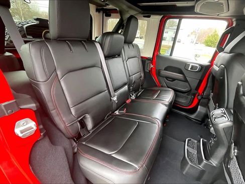 Used 2024 Jeep Wrangler Unlimited Rubicon AWD/4WD image 18