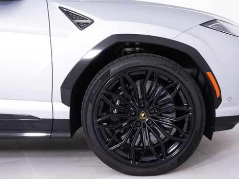 Used 2025 Lamborghini Urus SE AWD/4WD image 16