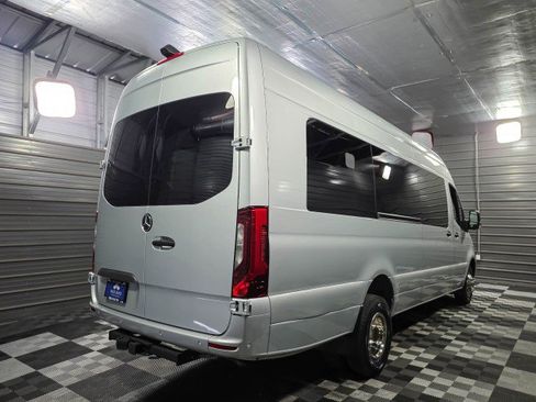 Used 2022 Mercedes-Benz Sprinter 3500 image 4