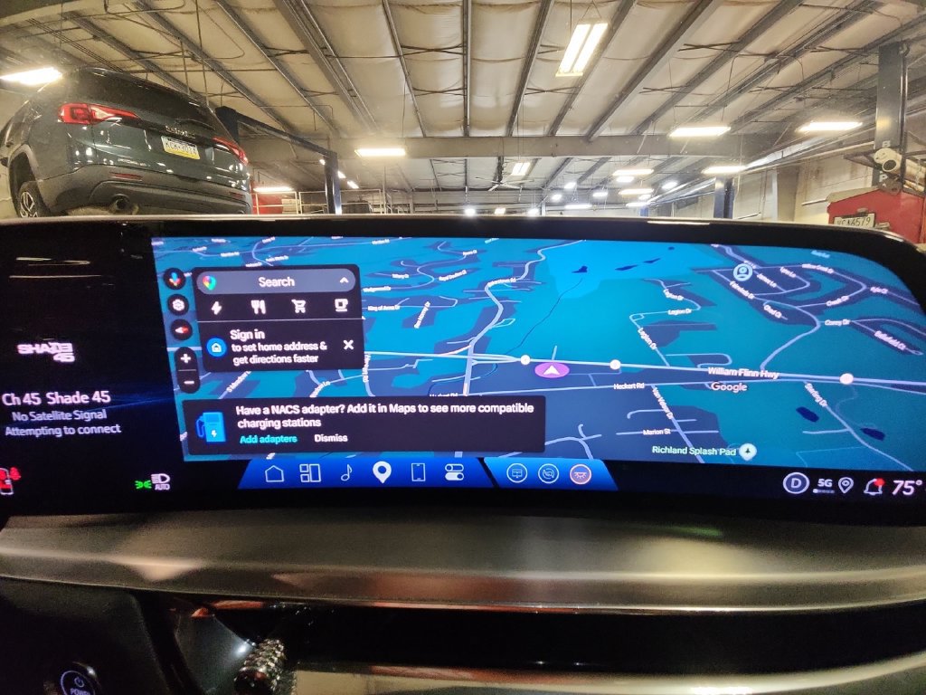 Certified 2024 Cadillac Lyriq Luxury AWD/4WD image 19
