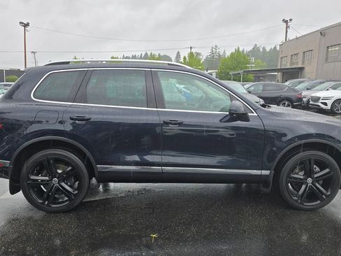 Used 2016 Volkswagen Touareg Executive AWD/4WD image 2