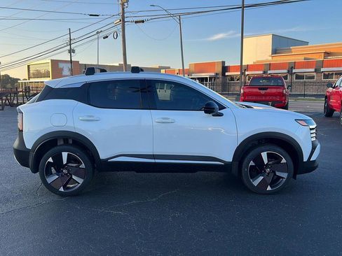 New 2026 Nissan Kicks SR w/ Cold Weather Package image 4