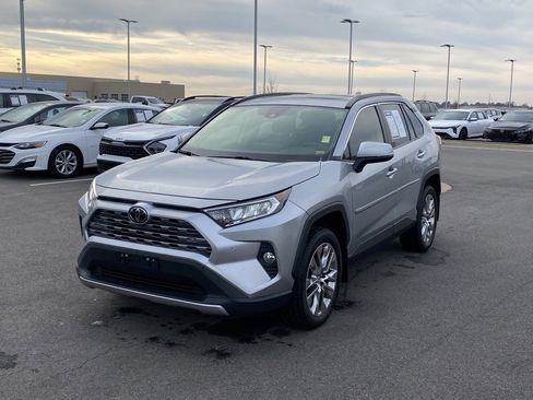 Used 2019 Toyota RAV4 Limited image 3