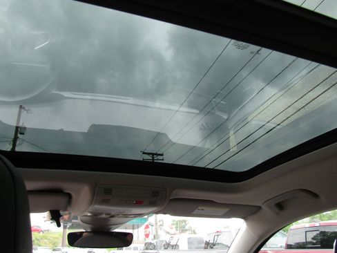 New 2025 Volkswagen Taos SE image 19