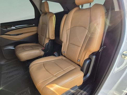 Used 2018 Buick Enclave Essence FWD image 18