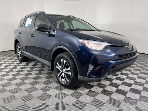 Used 2017 Toyota RAV4 LE FWD image 2