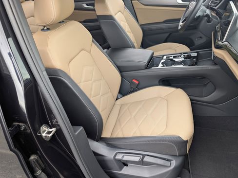 Used 2024 Volkswagen Atlas Cross Sport SE image 21