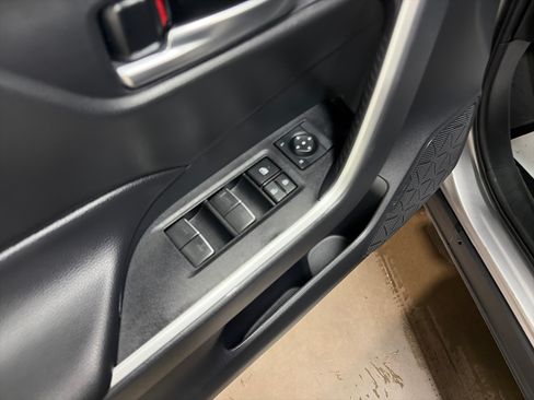 Used 2025 Toyota RAV4 XLE AWD/4WD image 22