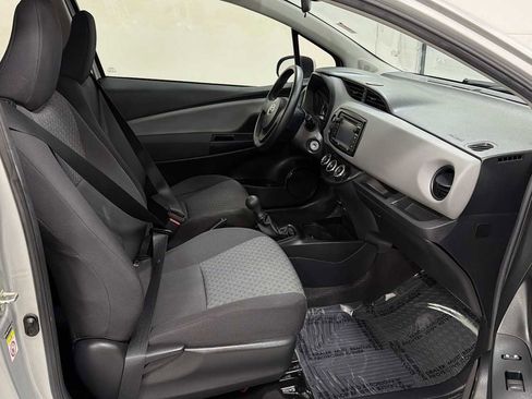 Used 2015 Toyota Yaris L image 27