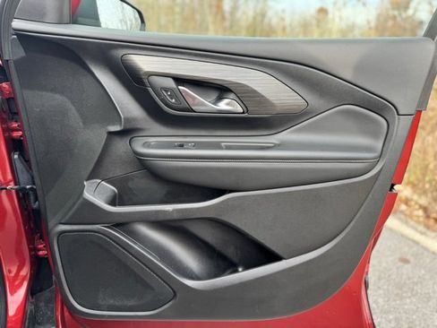 Used 2024 GMC Terrain SLE image 18