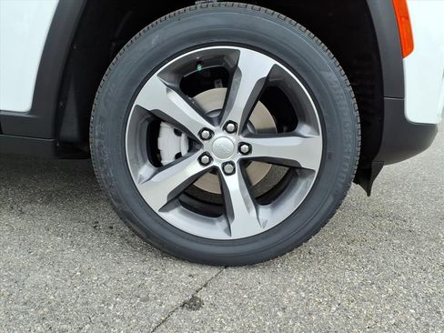 New 2025 Jeep Grand Cherokee Limited image 4