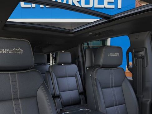 New 2025 Chevrolet Suburban High Country image 25