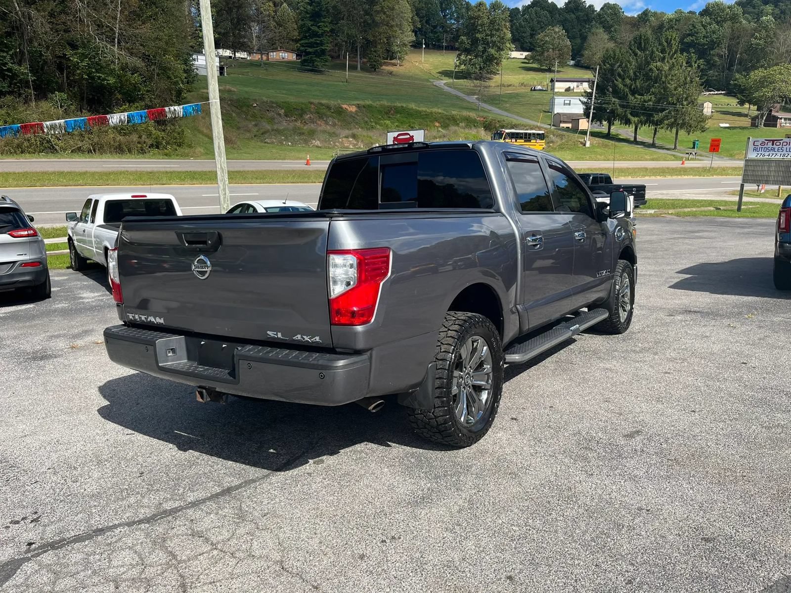 Used 2017 Nissan Titan SL w/ Chrome Package AWD/4WD image 5