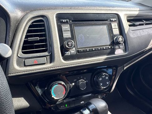 Used 2017 Honda HR-V LX image 21