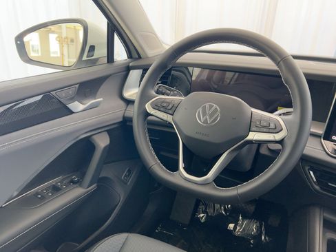 New 2026 Volkswagen Tiguan SE image 30