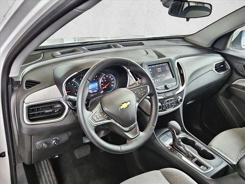 Used 2024 Chevrolet Equinox LT FWD image 16