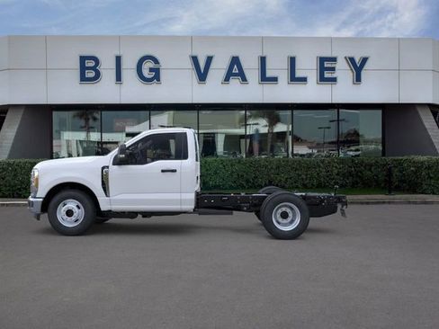 New 2026 Ford F350 XL w/ XL Chrome Package image 3