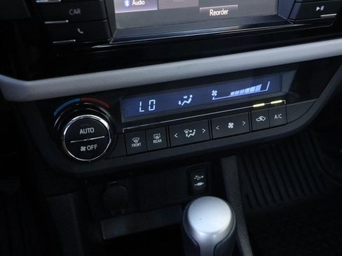 Used 2015 Toyota Corolla LE image 18