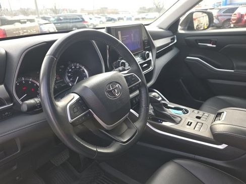 Used 2023 Toyota Highlander XLE image 13