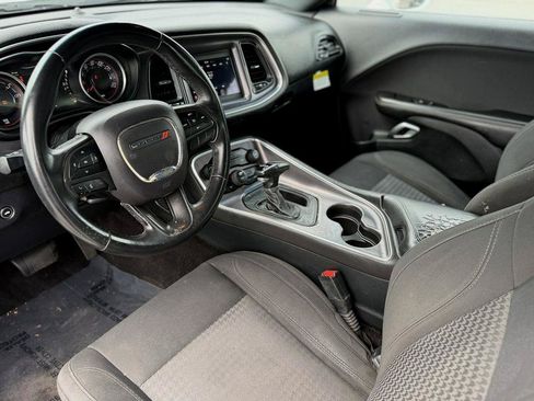 Used 2018 Dodge Challenger SXT RWD image 10