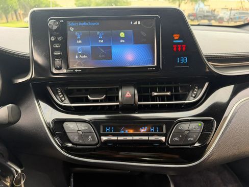 Used 2018 Toyota C-HR XLE FWD image 15