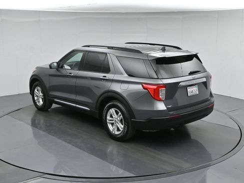 Certified 2021 Ford Explorer XLT RWD image 48