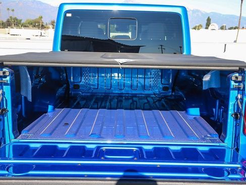 New 2025 Jeep Gladiator Sport image 27