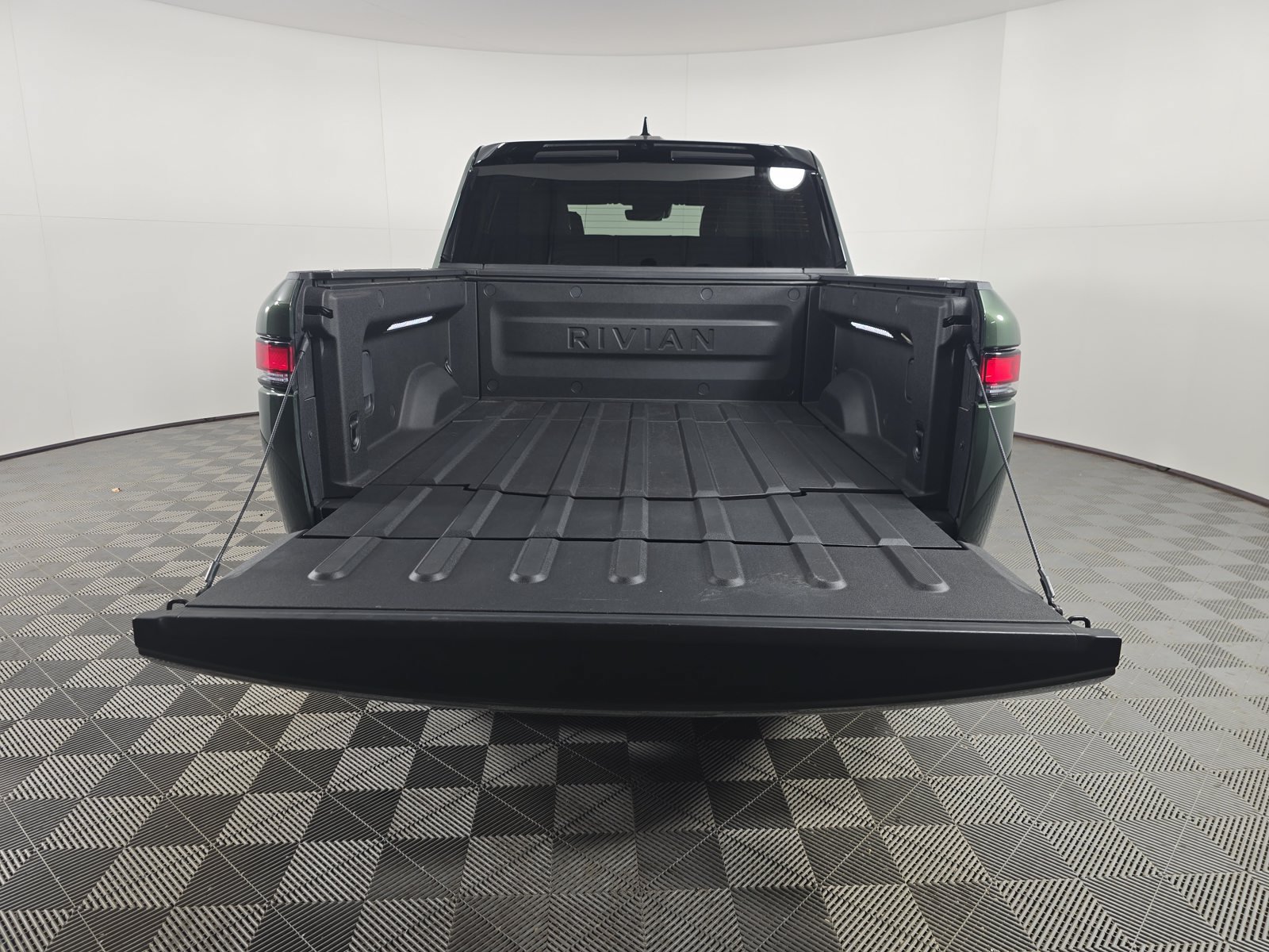 Used 2024 Rivian R1T Adventure Dual AWD/4WD image 15