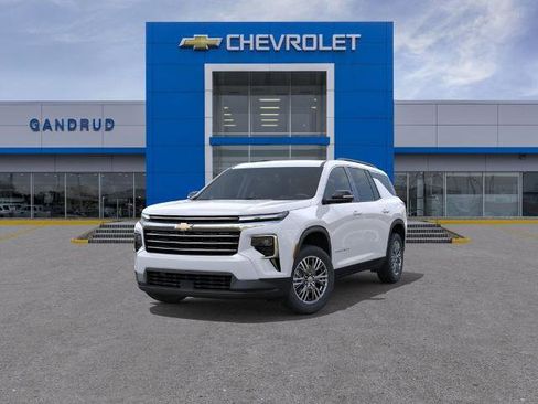 New 2026 Chevrolet Traverse LT w/ Driver Confidence Package AWD/4WD image 8