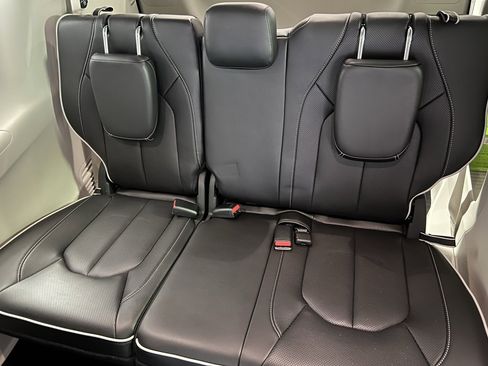 Certified 2024 Chrysler Pacifica Limited image 26