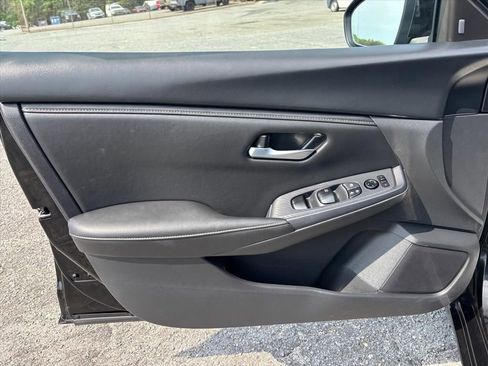 Used 2025 Nissan Sentra SV FWD image 9
