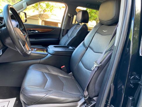 Used 2016 Cadillac Escalade 4WD image 32