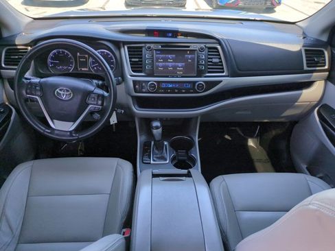 Used 2018 Toyota Highlander Plus FWD image 15