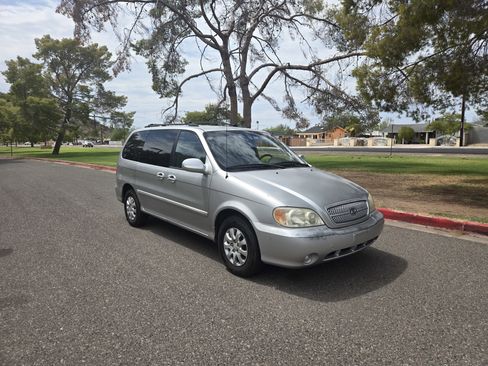 Used 2005 Kia Sedona LX w/ Value Pkg image 3